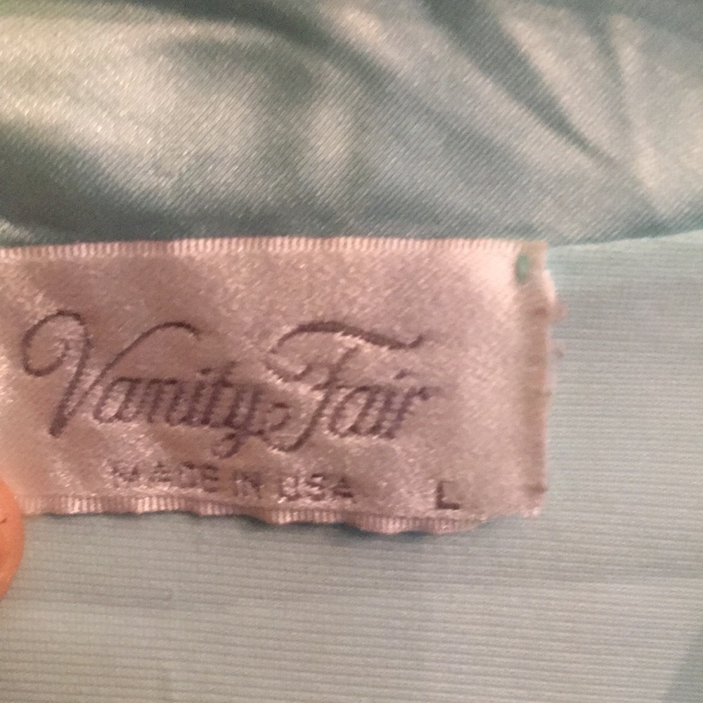 Vanity Fair Robe - Picture 8 of 8